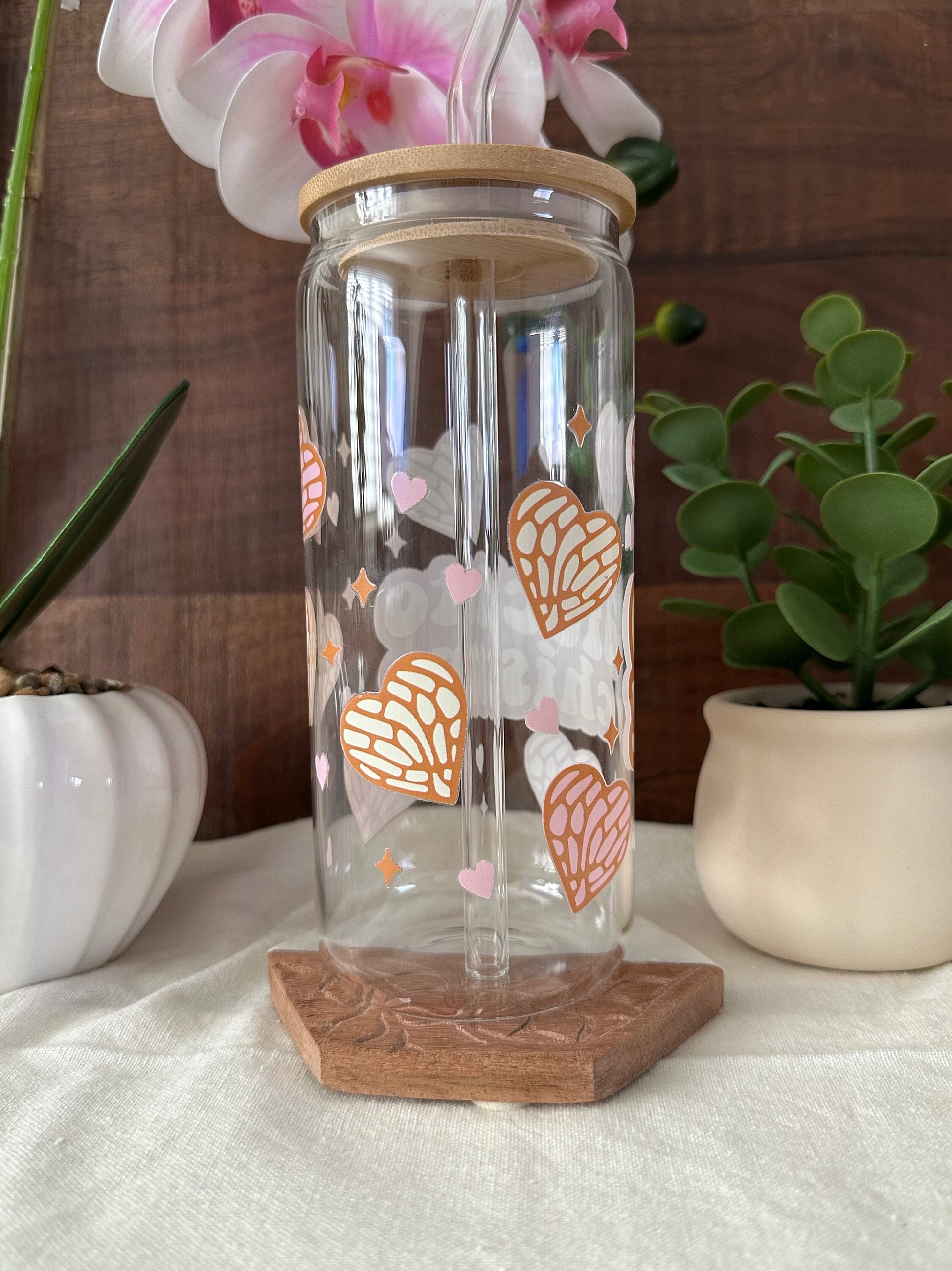 Cafecito y Chisme, Bamboo Lid & Glass Straw, Iced Coffee Cup, Gift, Party Favor, Heart Conchas, Pan Dulce Corazones